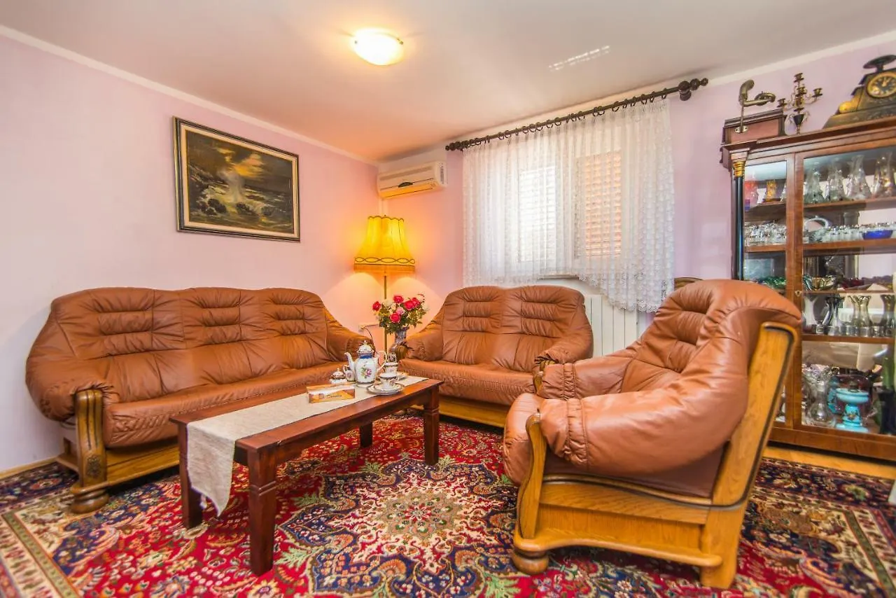 Apartmani Marina Porec 0*,  Croatia