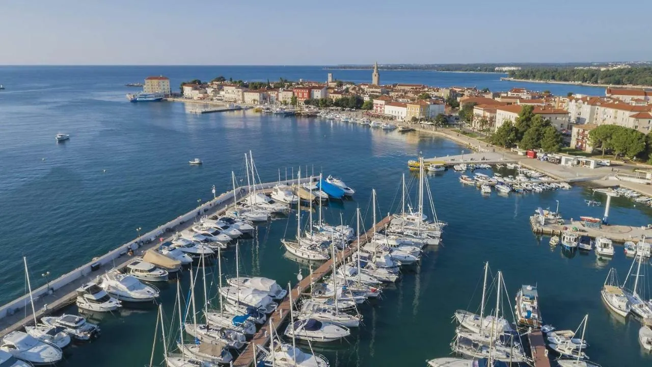 Apartmani Marina بوريتش شقة